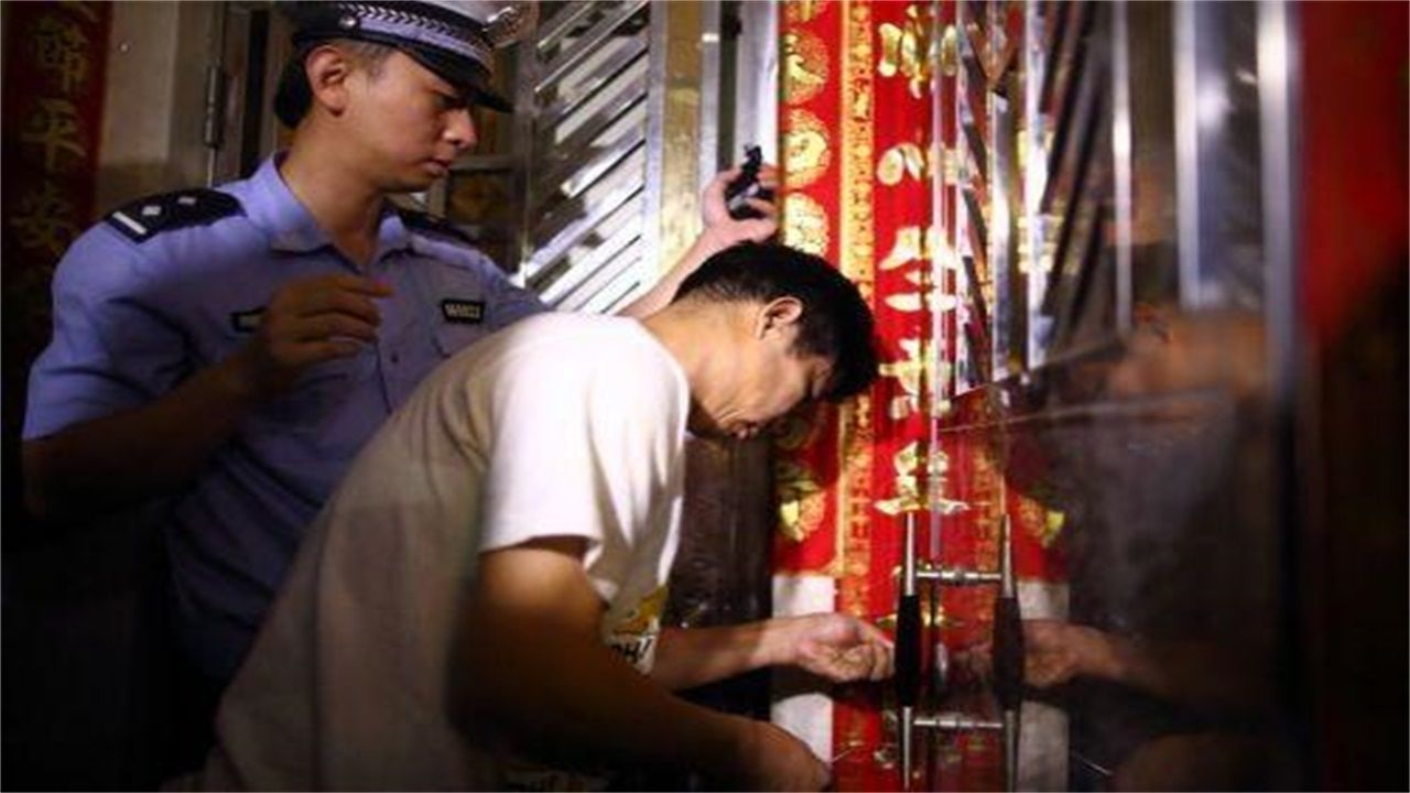 拉萨请开锁师傅开了锁后，师傅